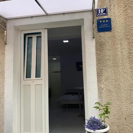 Russell's House In The Center & Apartamento Split